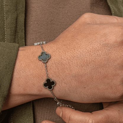 PULSEIRA EM AÇO BLACK CLEEF